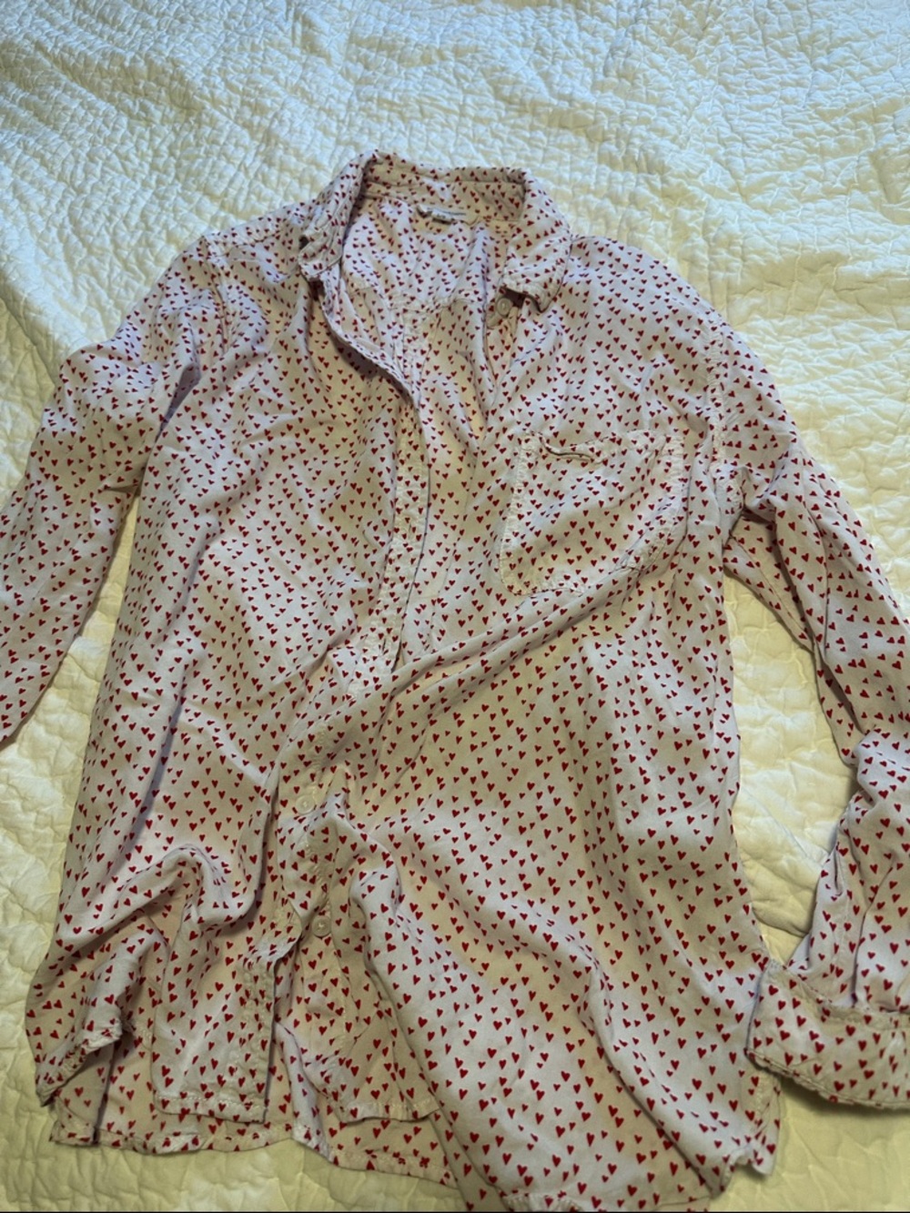 beachlunchlounge White Top with Red Heart Pattern